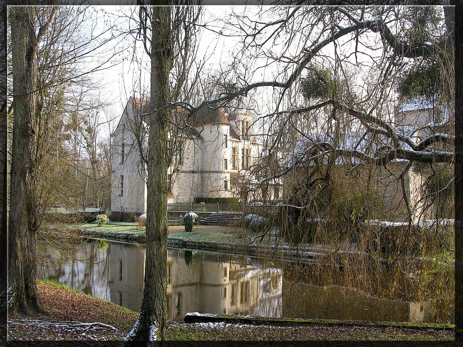 Fonds d'cran Constructions et architecture Chteaux - Palais Chateu de Pontarm