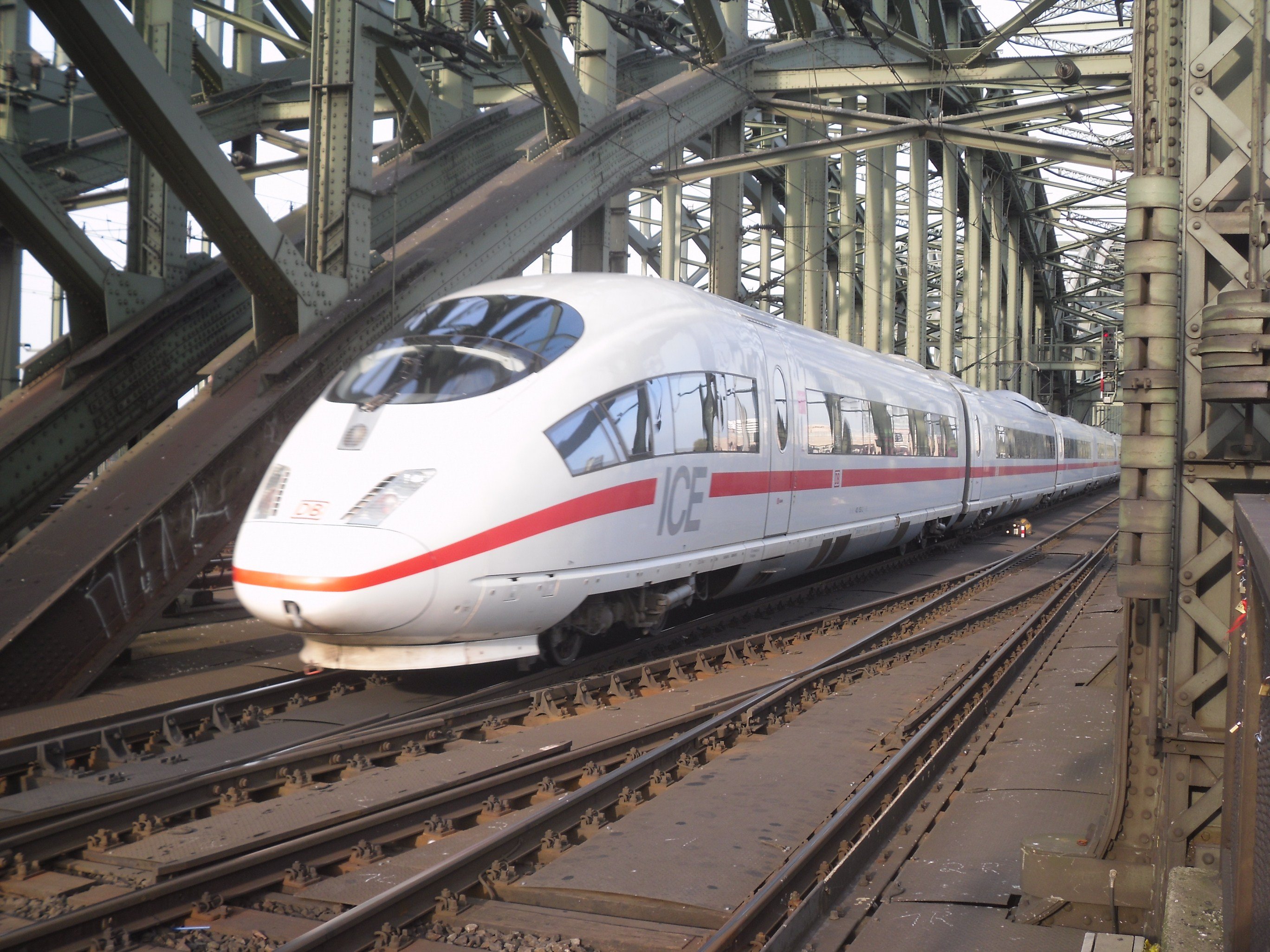 Wallpapers Various transports Trains L'ICE le TGV allemand