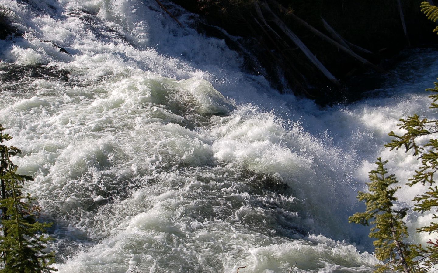 Fonds d'cran Nature Eau Force d'un torrent