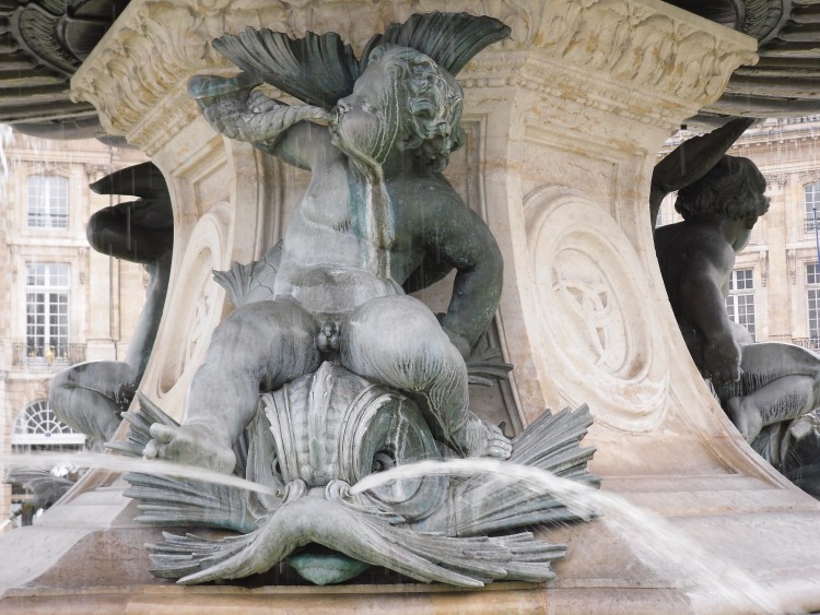 Wallpapers Constructions and architecture Fountains - Water Jets Fontaine, place de la bourse  Bordeaux