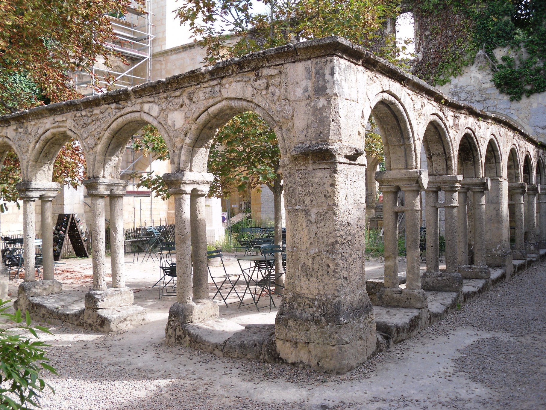 Fonds d'cran Constructions et architecture Edifices Religieux Clotre  Saint-Emilion