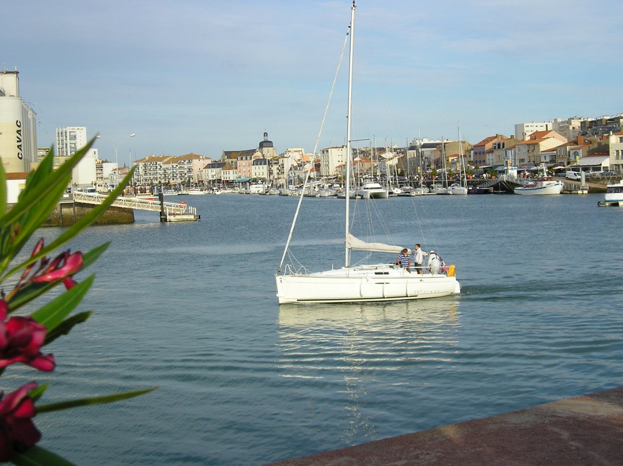 Wallpapers Trips : Europ France > Pays de Loire Entre au port des Sables