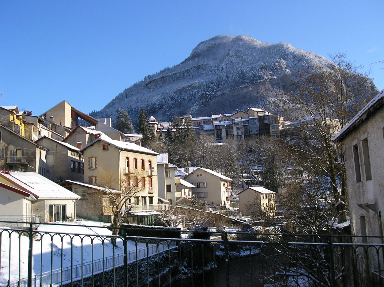 Fonds d'cran Constructions et architecture Rues - Ruelles st-Claude  : vue du quartier du Faubourg