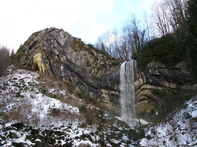 Wallpapers Nature Waterfalls Septmoncel : le chapeau de Gendarme en Hiver