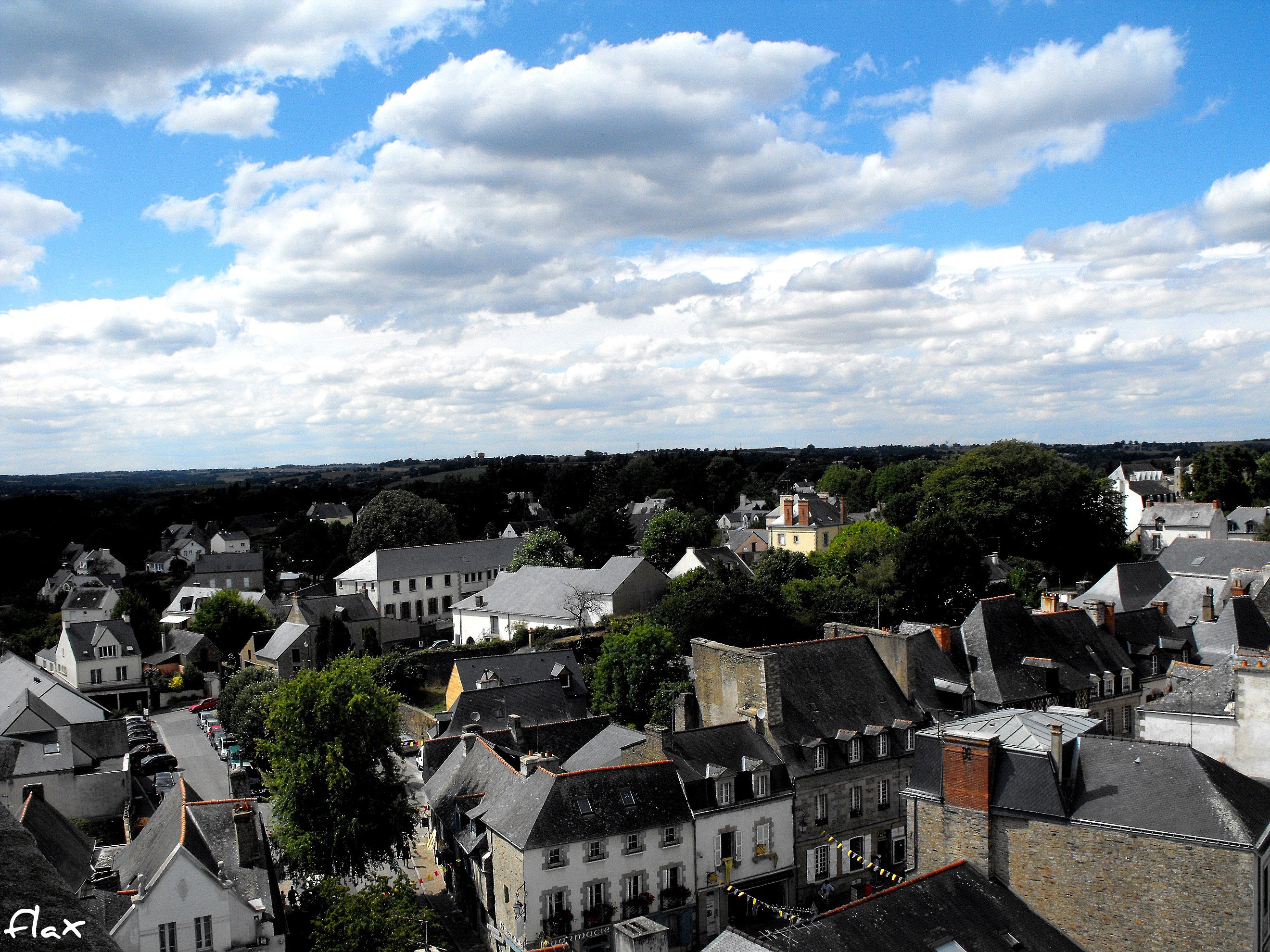 Fonds d'cran Constructions et architecture Villes - Villages vue haut du clocher