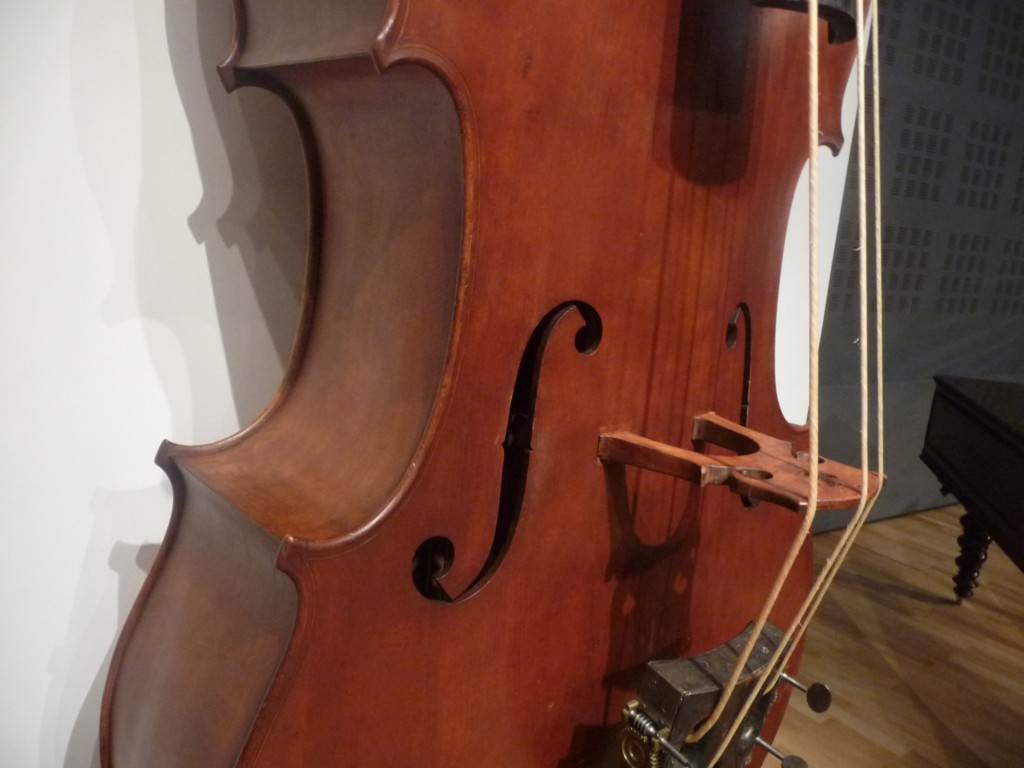 Fonds d'cran Musique Instruments - Divers Un violonciel