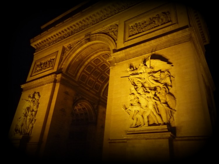 Fonds d'cran Constructions et architecture Statues - Monuments Le triomphe de la nuit