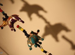 Fonds d'cran Objets Elephants suspendus et leurs ombres