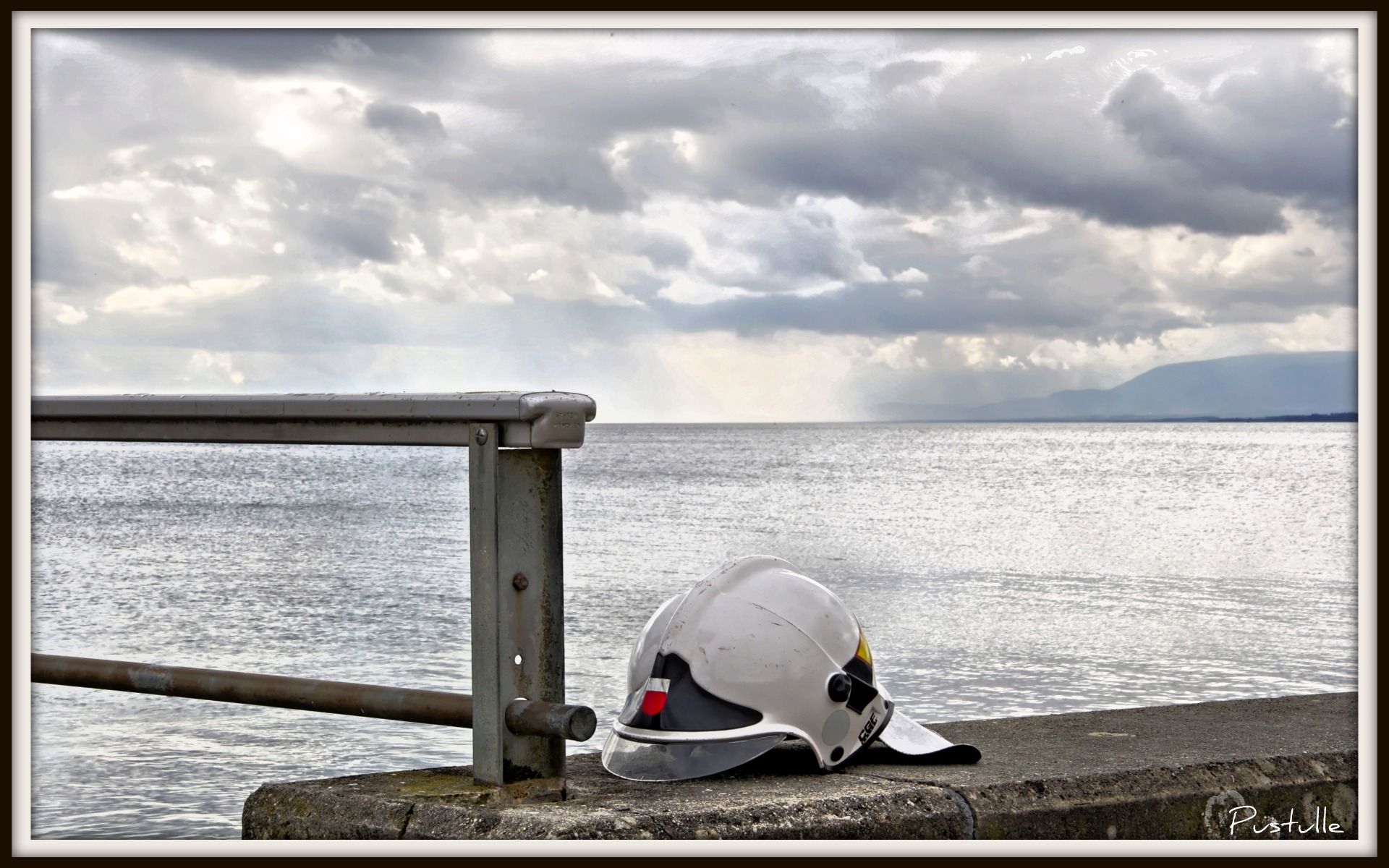 Fonds d'cran Hommes - Evnements Pompiers - Incendies Casque de pompier 