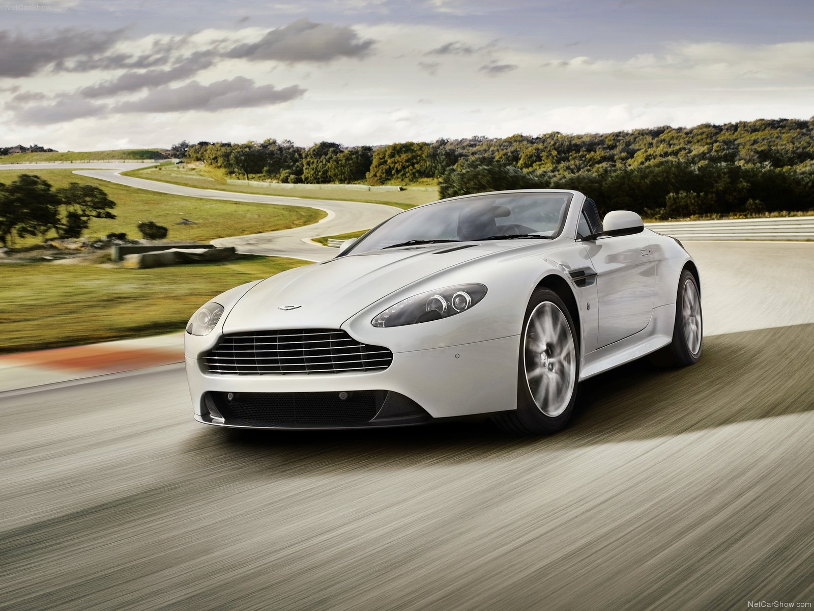 Fonds d'cran Voitures Aston Martin Aston Martin V8 Vantage S Roadster