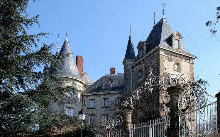 Wallpapers Constructions and architecture Castles - Palace chateau de st Bonnet les Oules ,Loire 42