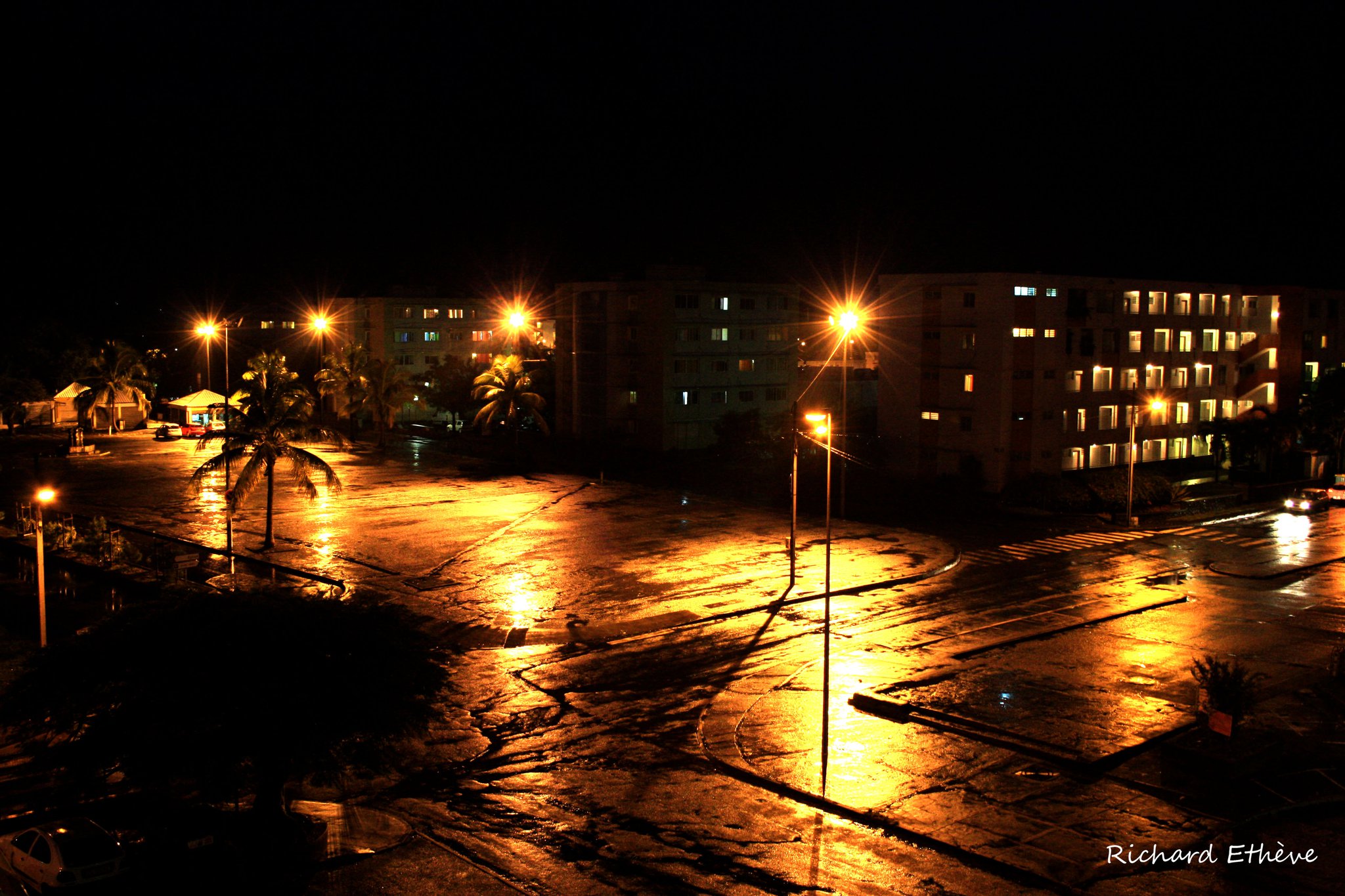 Wallpapers Trips : Africa Reunion Place du Chaudron (Pluie) by Night