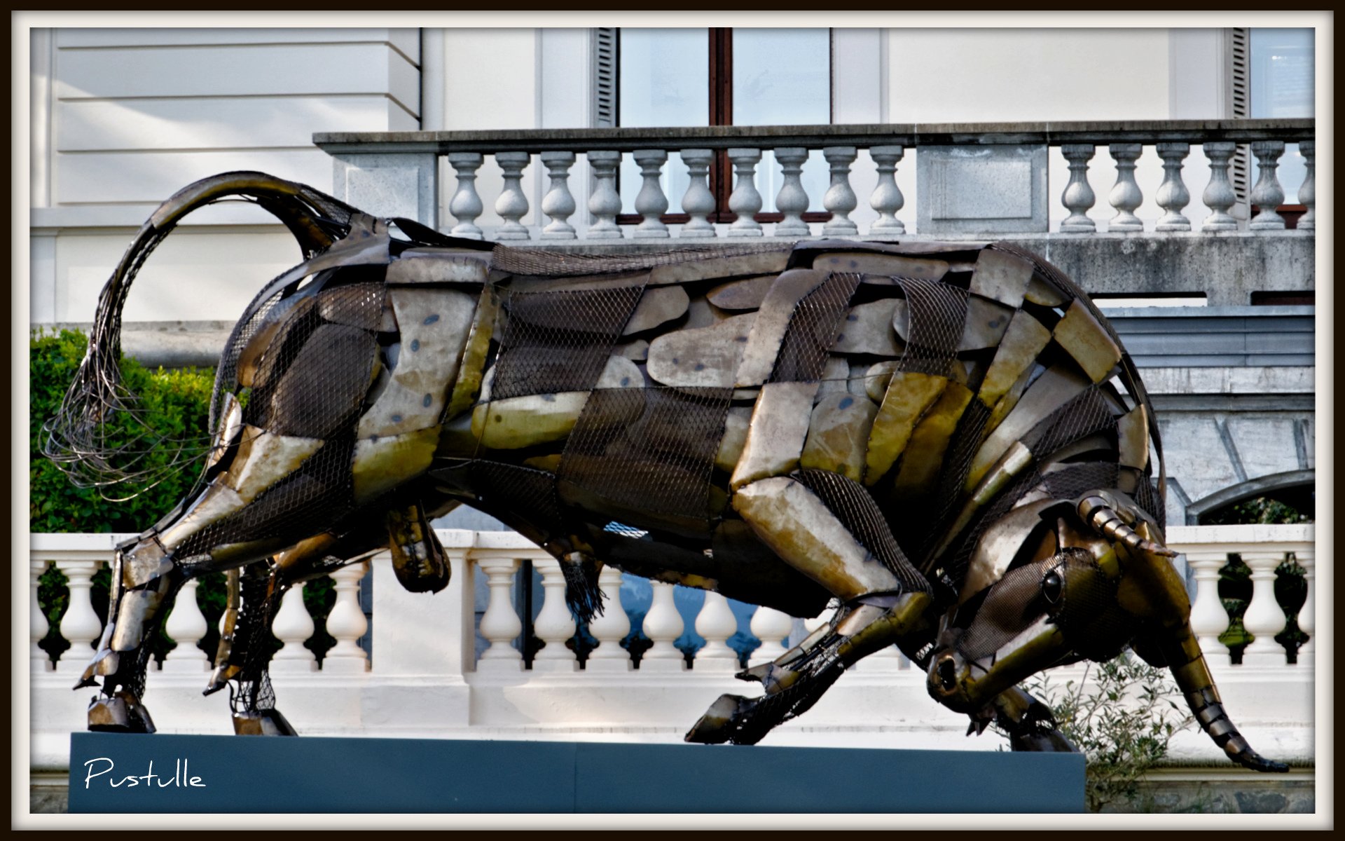 Fonds d'cran Constructions et architecture Statues - Monuments Taureau