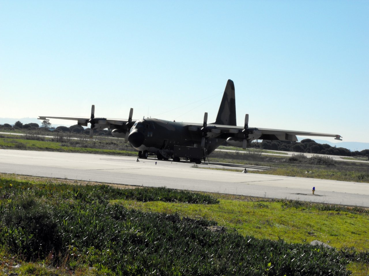 Fonds d'cran Avions Divers avion c-130 de l'armee de l'air portugaise 