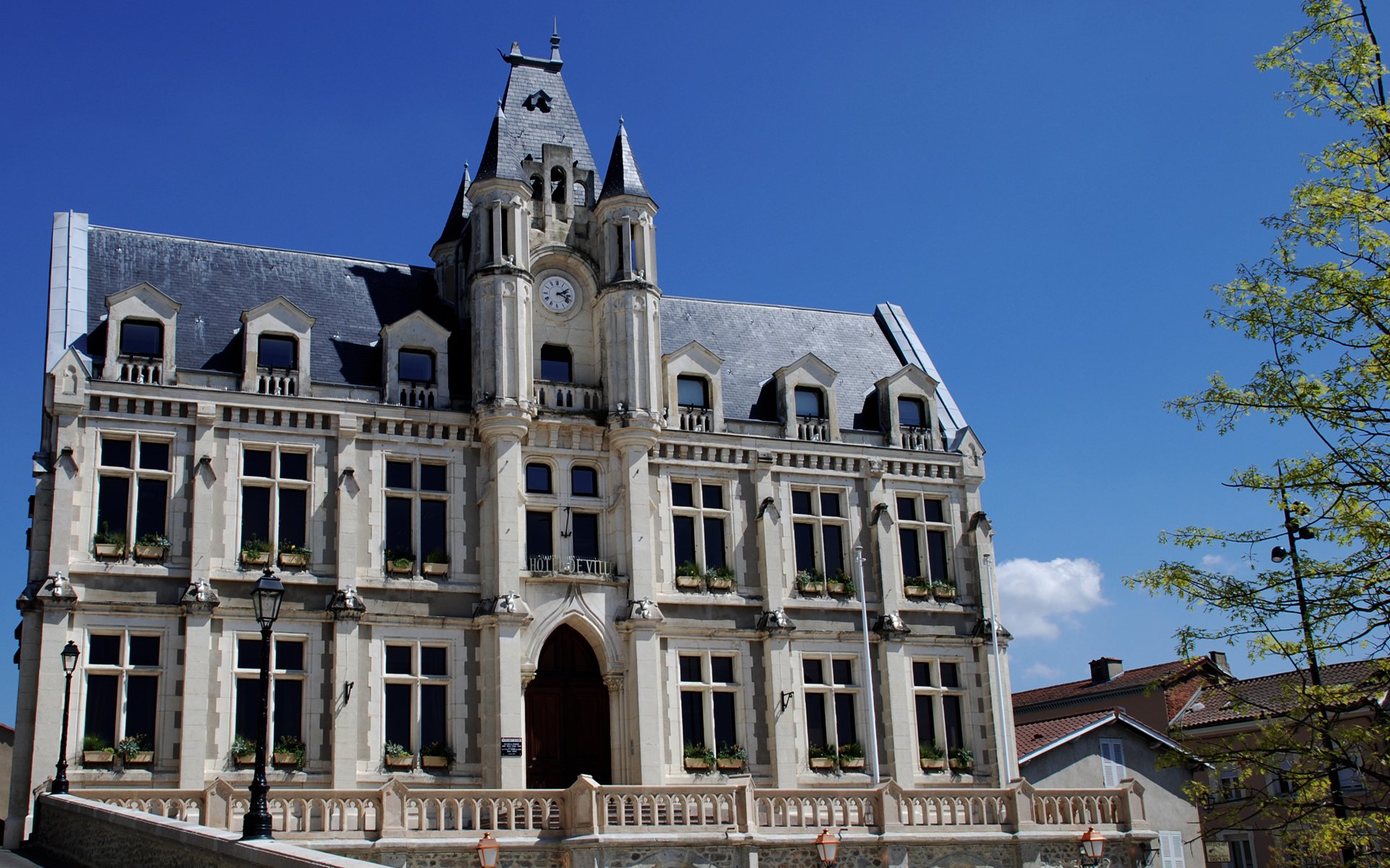 Wallpapers Constructions and architecture Administrative buildings Mairie de st Galmier ,Loire 42