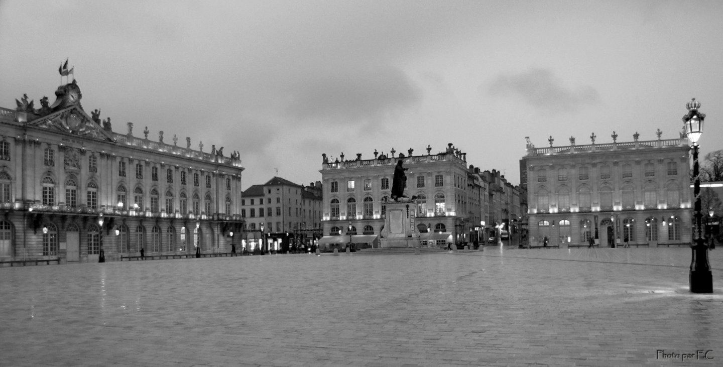 Fonds d'cran Constructions et architecture Villes - Villages Novembre pluvieux sur la place Stanislas