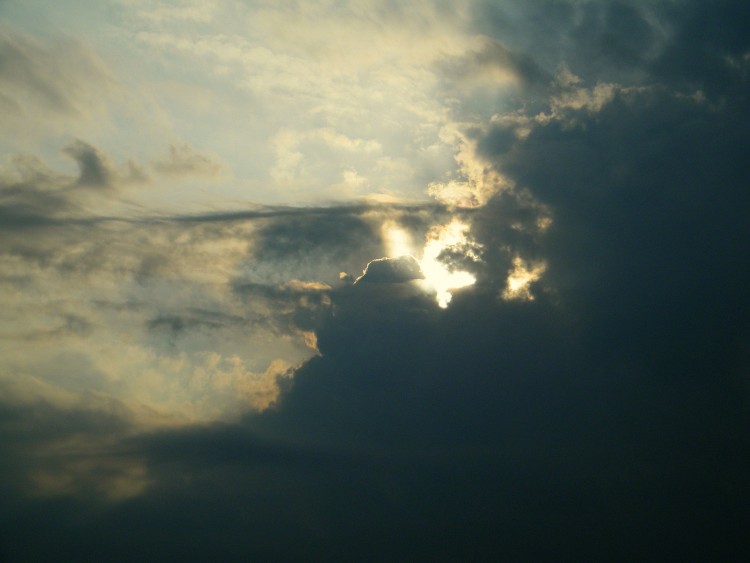 Fonds d'cran Nature Ciel - Nuages cache soleil