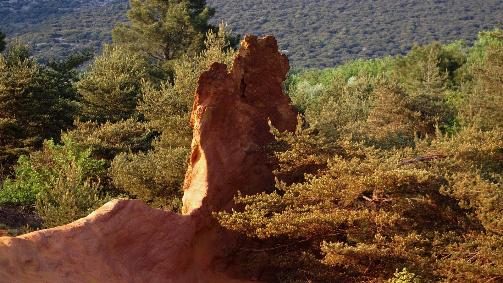 Fonds d'cran Nature Roches - Pierres - Sables colorado en france (vaucluse)