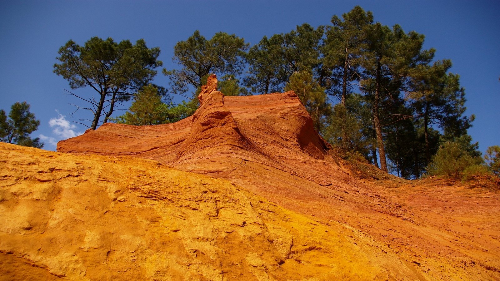 Fonds d'cran Nature Falaises anciennes carrieres d ocre (vaucluse)