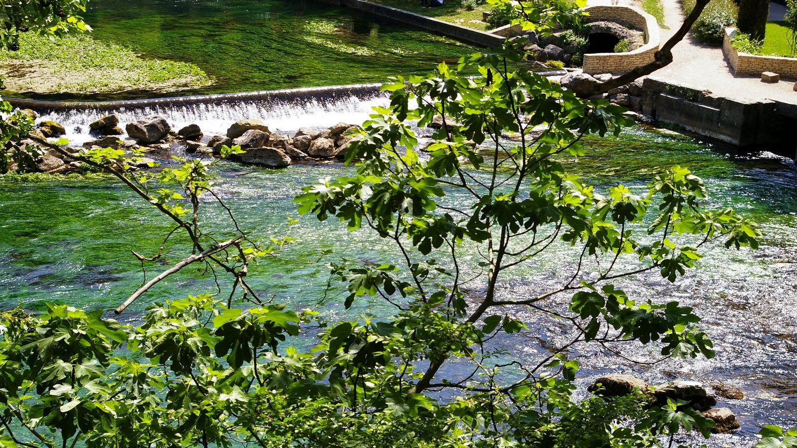 Wallpapers Nature Rivers - Torrents fontaine du vaucluse