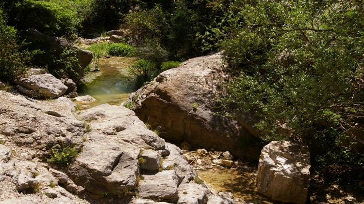 Wallpapers Nature Rivers - Torrents roche et eau (haut)