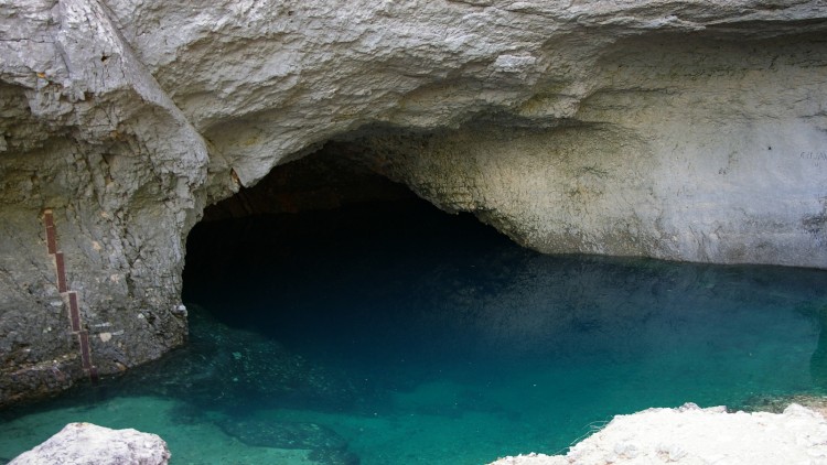 Fonds d'cran Nature Eau fontaine du vaucluse