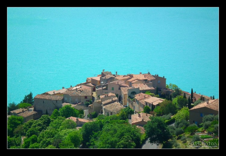 Fonds d'cran Voyages : Europe France > Provence-Alpes-Cte d'Azur Village de Sainte Croix de Verdon