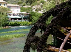 Fonds d'cran Nature fontaine du vaucluse(vaucluse)