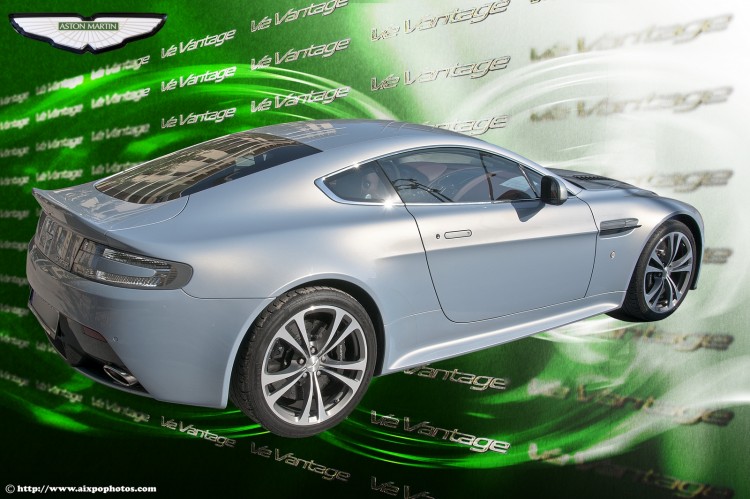 Fonds d'cran Voitures Aston Martin Aston Martin V12 Vantage