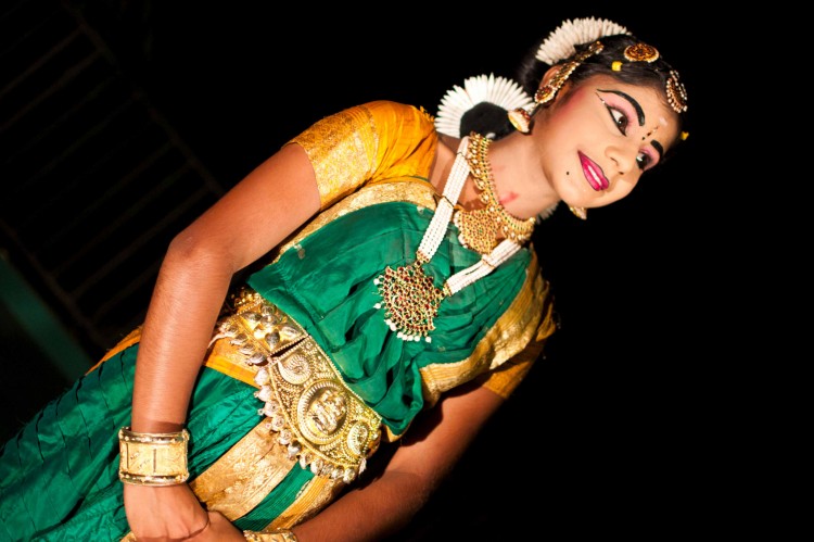 Fonds d'cran Voyages : Asie Inde danseuse indienne traditionnelle