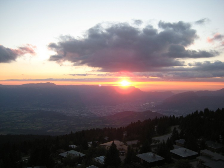 Wallpapers Trips : Europ France > Rhne-Alpes Chamrousse - Vue sur Grenoble - Couch de soleil