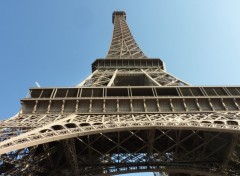 Fonds d'cran Voyages : Europe Eiffel Tower vue du bas !