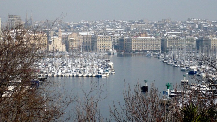 Fonds d'cran Voyages : Europe France > Provence-Alpes-Cte d'Azur le vieux port sous la neige