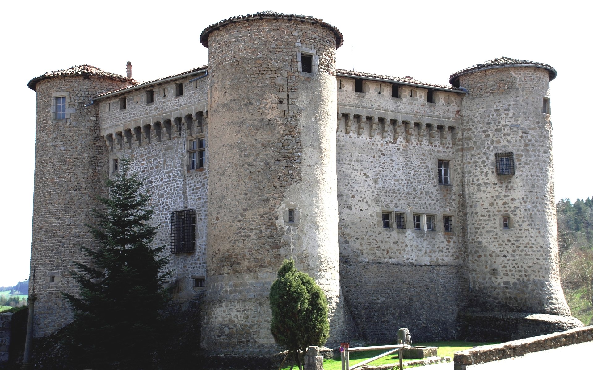 Fonds d'cran Constructions et architecture Chteaux - Palais chateau-fort de Chalmazel 