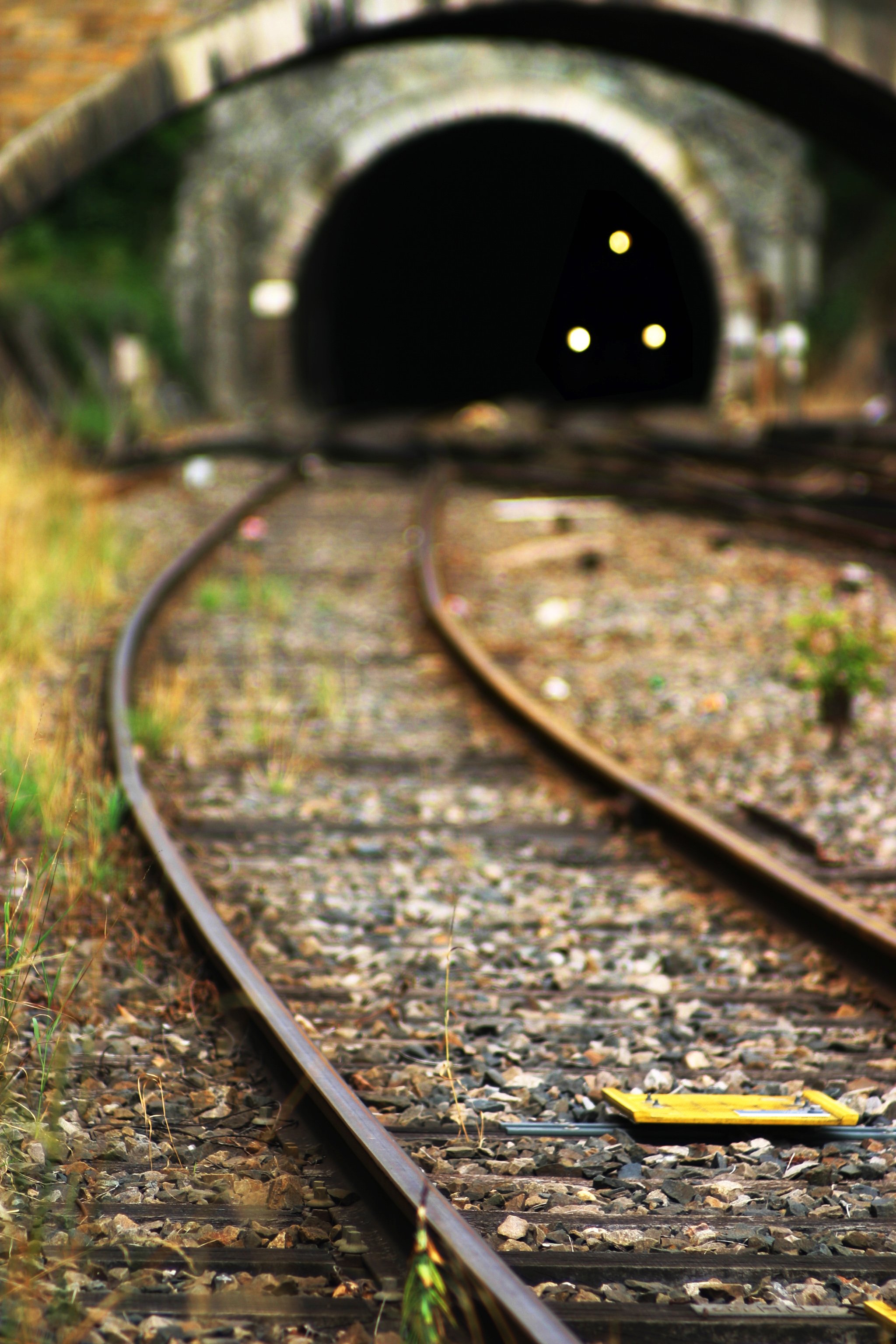 Fonds d'cran Constructions et architecture Gares - Rails Alone on the rail