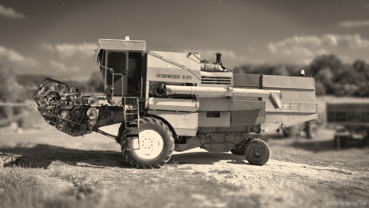 Fonds d'cran Transports divers Tracteurs Harvester ancienne