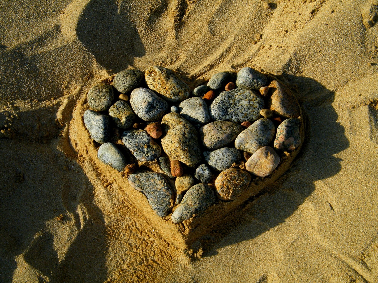 Fonds d'cran Nature Roches - Pierres - Sables coeur de pierre