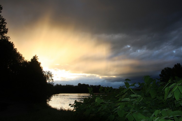 Fonds d'cran Nature Couchers et levers de Soleil Coucher de soleil sur la riviere Guiers