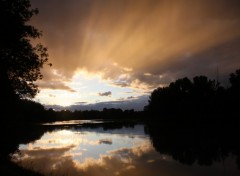 Fonds d'cran Nature Coucher de soleil sur la riviere Guiers