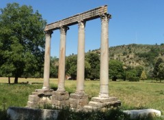 Wallpapers Constructions and architecture Ruines d'un temple romain Alpes de Hte Provence