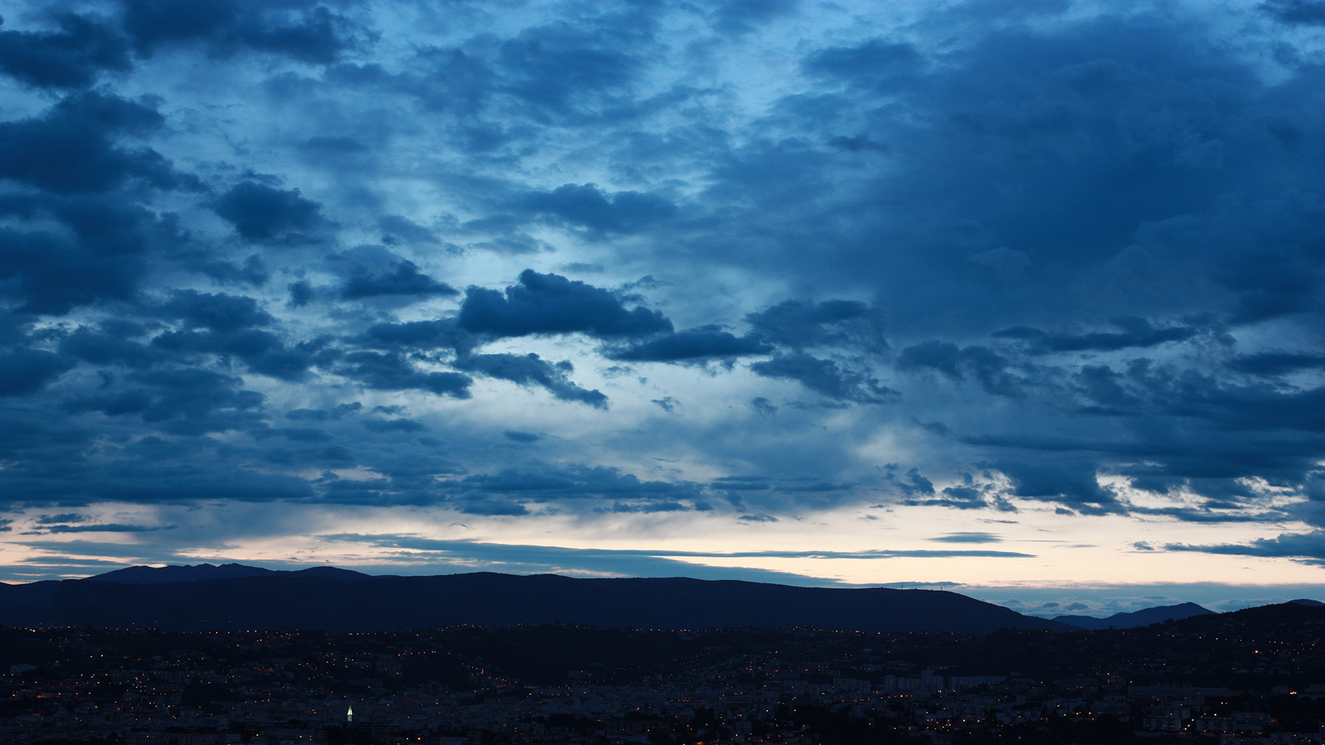 Fonds d'cran Nature Ciel - Nuages Vue de Nice by night