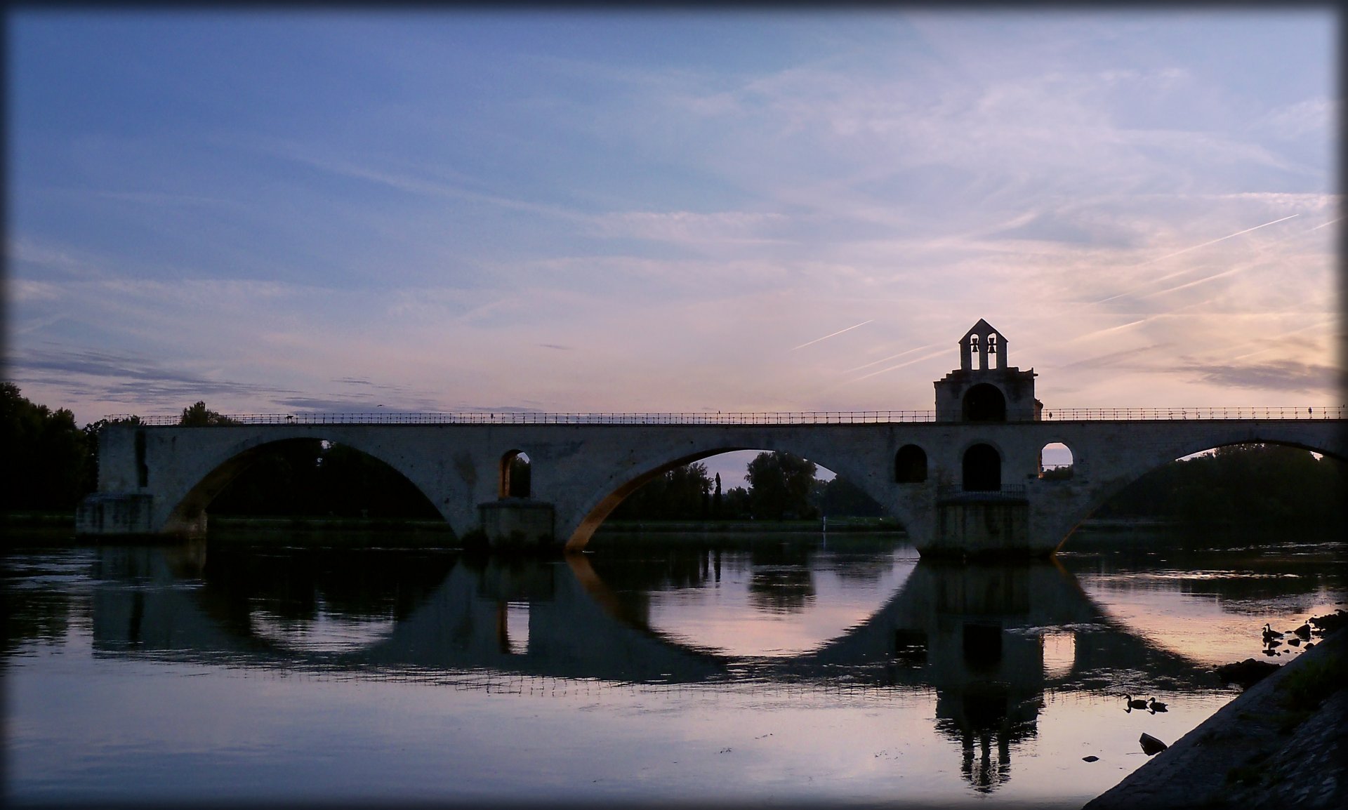 Fonds d'cran Voyages : Europe France > Provence-Alpes-Cte d'Azur Le Pont d'Avignon au lever du soleil (84)