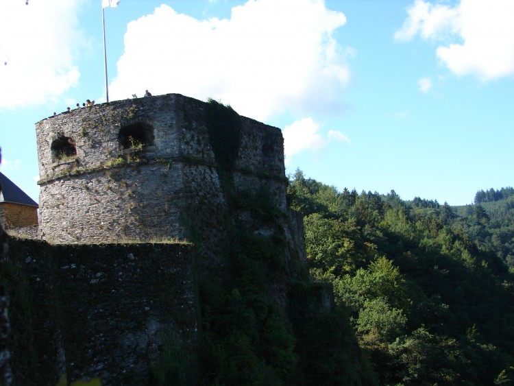 Wallpapers Trips : Europ Belgium chateau de bouillon, tour d'autrich