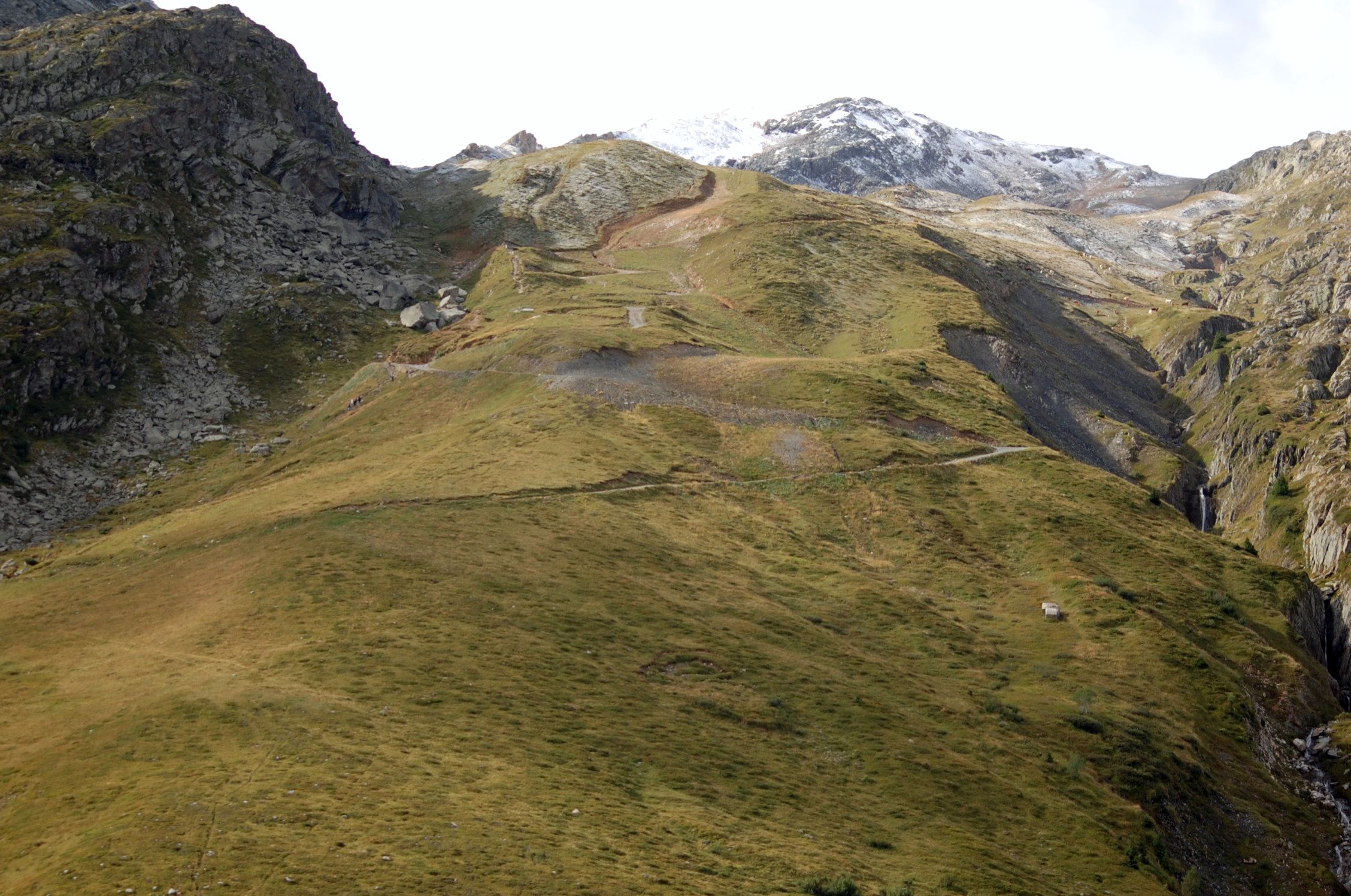 Fonds d'cran Nature Montagnes le chemin des Lacs