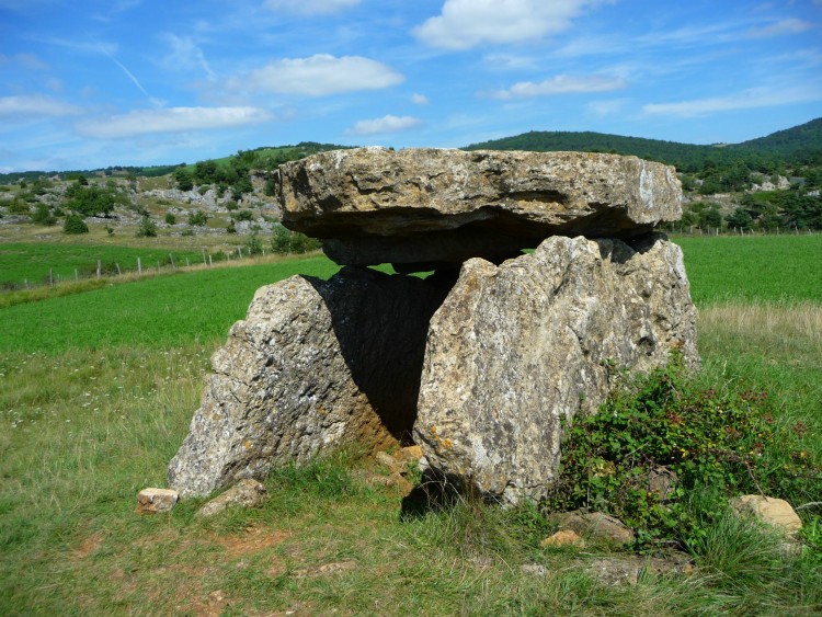 Fonds d'cran Constructions et architecture Ruines - Vestiges Dolmen de Buzeins dans l'Aveyron