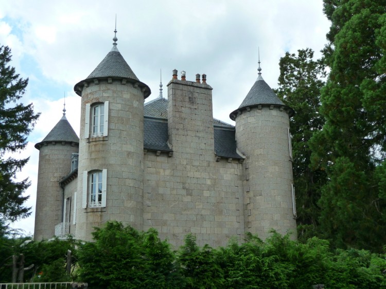 Fonds d'cran Constructions et architecture Chteaux - Palais Chateau a Laguiole