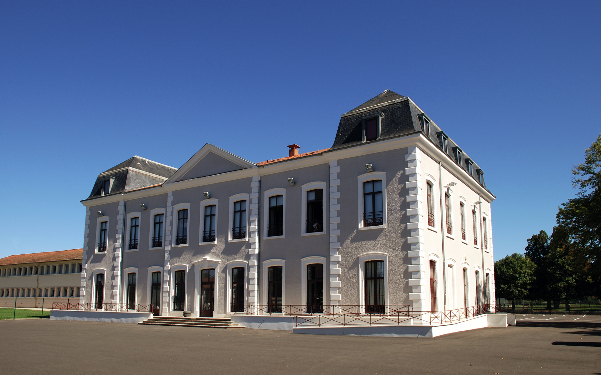 Wallpapers Constructions and architecture Castles - Palace chateau le Palais .Feurs ,Loire 42