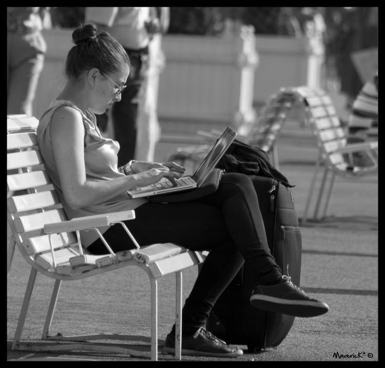 Fonds d'cran Hommes - Evnements Scnes de vie Sur un banc 2...