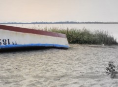 Wallpapers Boats bateau au bord de l'etang