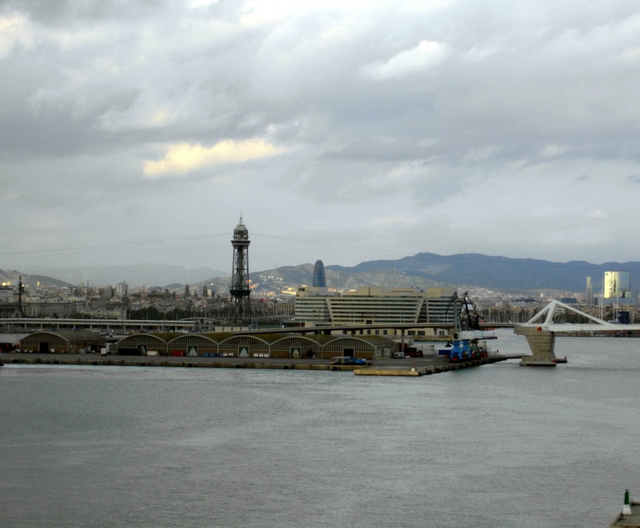 Fonds d'cran Constructions et architecture Ports - Quais barcelone , une partie du port